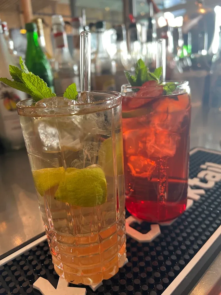 Cocktails bei Achi's Restaurant